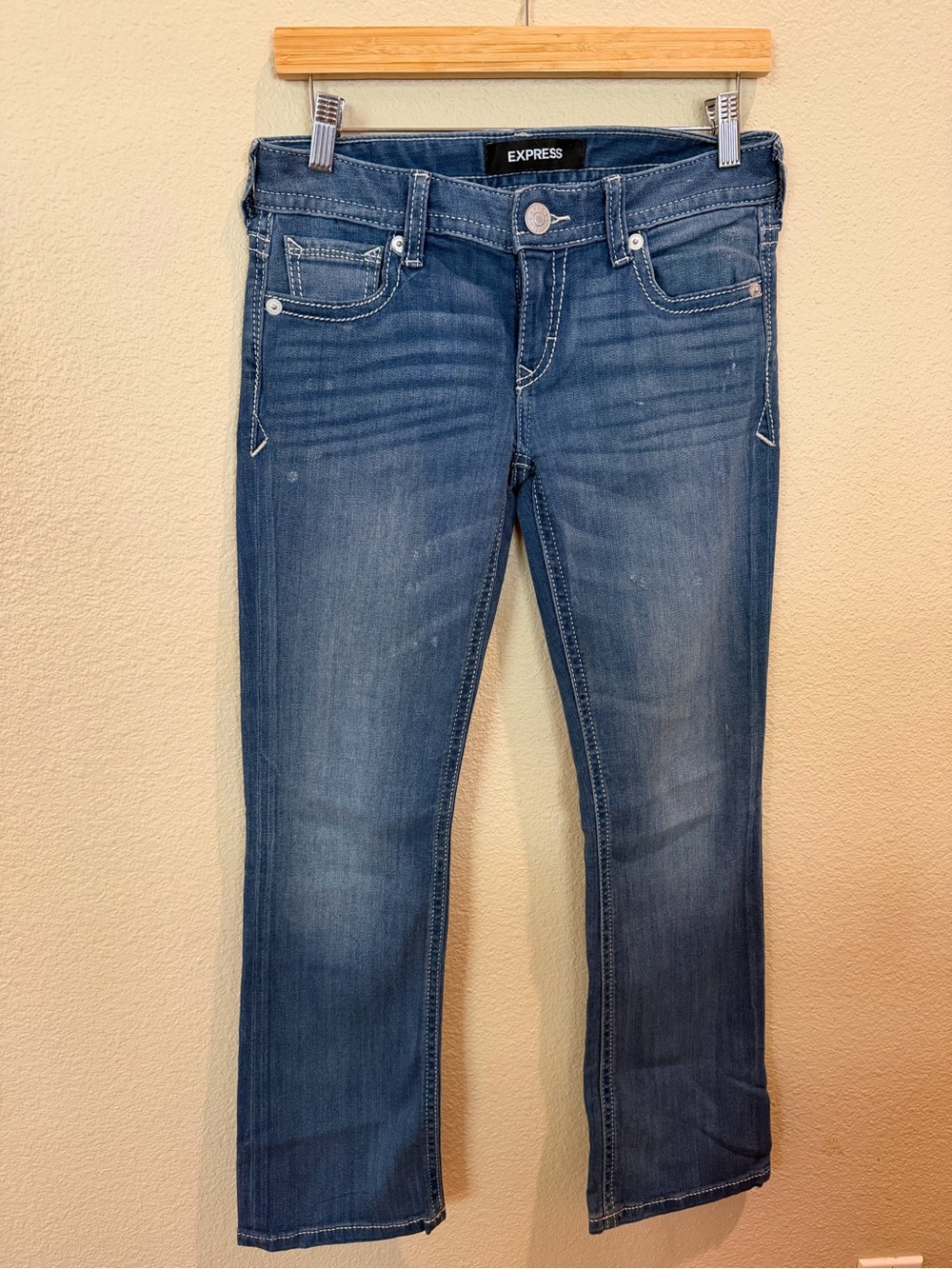 Express Straight-Leg Women's Jeans in Medium Blue Wash